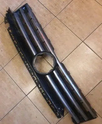 Volkswagen Caddy Front bumper upper radiator grill 2K5853653A