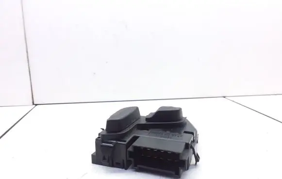 Mercedes-Benz E W212 Seat control switch A2048701958