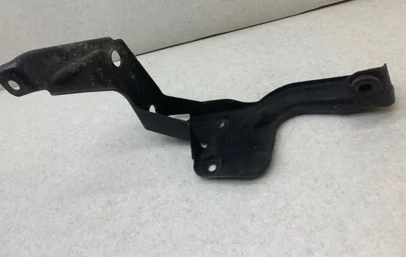 Audi A6 S6 C6 4F Intercooler pipe mounting bracket 4F0145814G