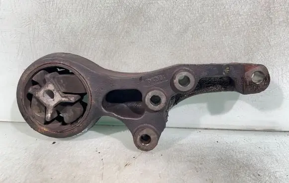 Volvo S60 Engine mounting bracket P31277573