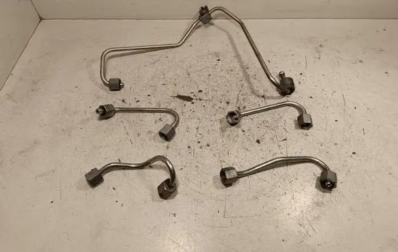 Jaguar XE Fuel injector supply line/pipe 
