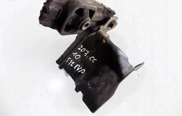 Peugeot 207 CC Engine mount bracket