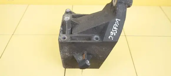 Mercedes-Benz Sprinter W906 Engine mounting bracket A6462230404 29SP11