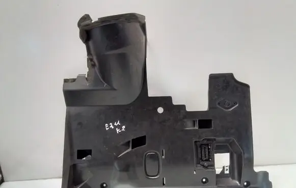 Dashboard lower bottom trim panel