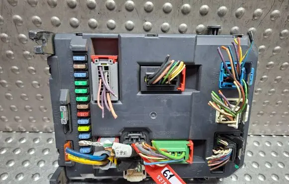 Citroen C3 Fuse module S27635070 9664983280