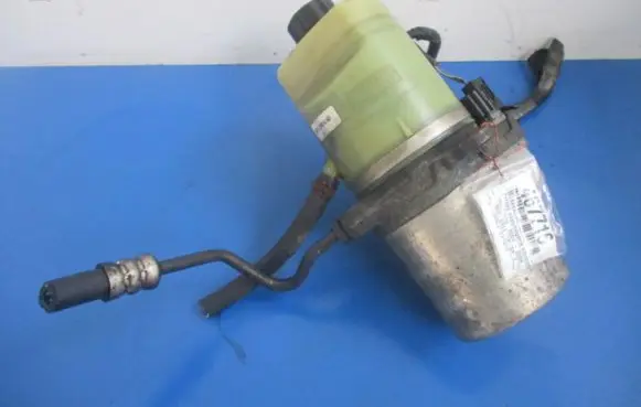 Ford Focus C-MAX Power steering pump 4M51-3K514-AD