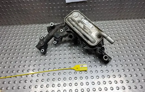Toyota RAV 4 (XA30) Engine oil radiator S26405582 157100R010