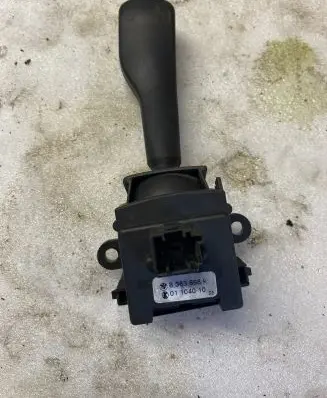 BMW 5 E39 Indicator stalk 8363668K 01104010