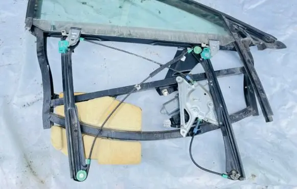 Audi A4 S4 B5 8D Front door window/glass frame 