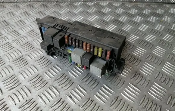 Mercedes-Benz E W211 Fuse module 2115457301