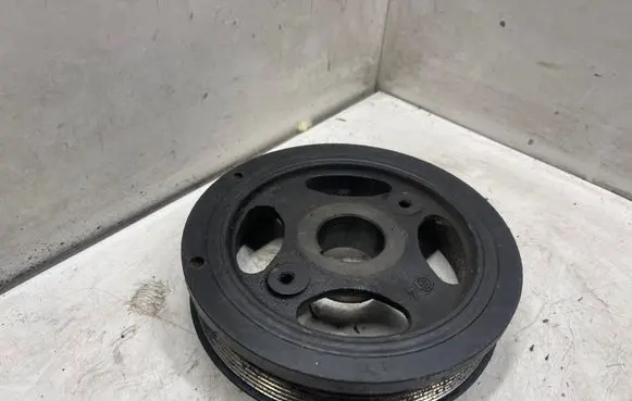 Toyota Avensis T250 Crankshaft pulley 221B201