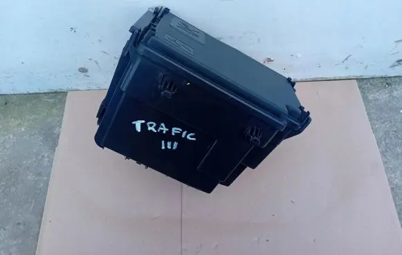 Renault Trafic III (X82) Fuse box set 243503708R