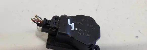 Citroen C4 I Air flap motor/actuator B8036 EAD511 061104