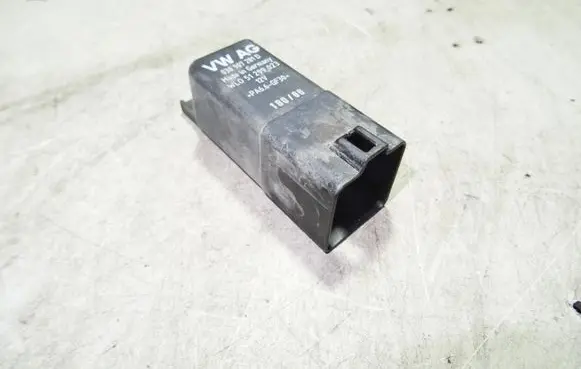 Glow plug pre-heat relay