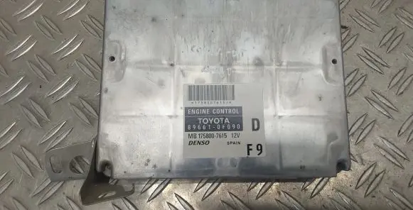 Toyota Corolla Verso AR10 Engine control unit/module 896610F090