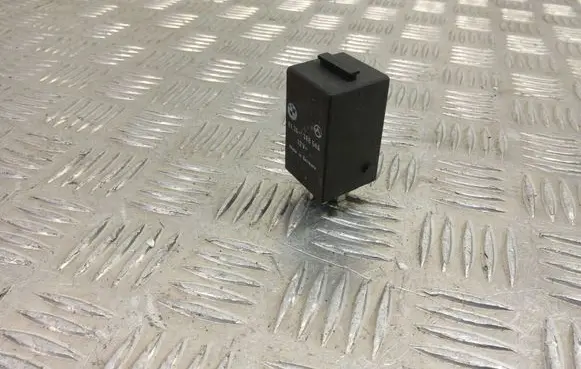 BMW 5 E34 Other relay 1388546