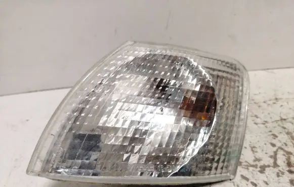 Volkswagen PASSAT B5 Front indicator light 185104