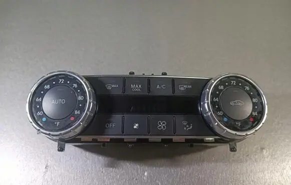 Mercedes-Benz C W204 Climate control unit A2049001207