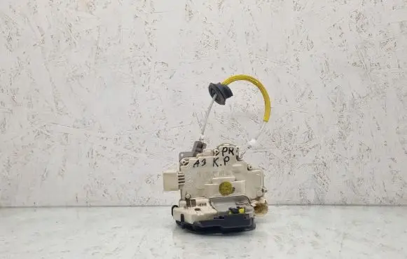 Audi A3 S3 8P Front door lock 4F1837015