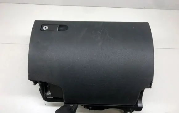 Mercedes-Benz C W204 Glove box set A2046802691