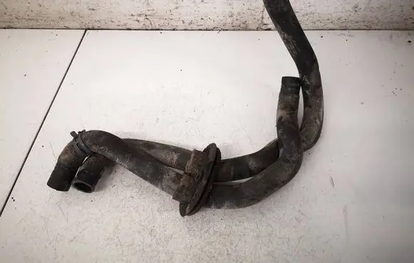 Volkswagen PASSAT B5 Engine coolant pipe/hose