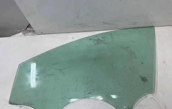 Ford Focus Front door window glass four-door BM51A21411A