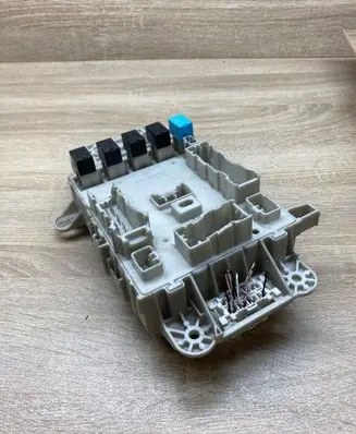 Toyota Corolla E120 E130 Fuse module 9098702020 1567001930
