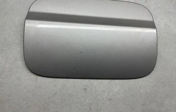 Mercedes-Benz C W204 Fuel tank cap trim 5940000 ZGS008 A2047570006