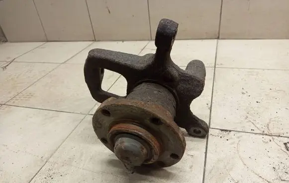 Front wheel hub spindle knuckle
