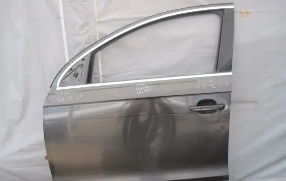 Audi Q7 4L Front door