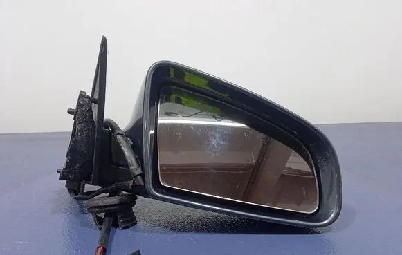 Audi A3 S3 A3 Sportback 8P Front door electric wing mirror 