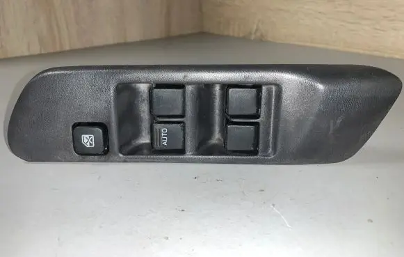 Nissan Almera Tino Electric window control switch