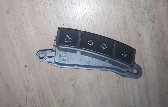 Steering wheel buttons/switches