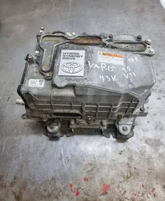Toyota Yaris Voltage converter inverter G920052032