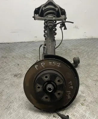 Volkswagen Touareg I Front wheel hub spindle knuckle