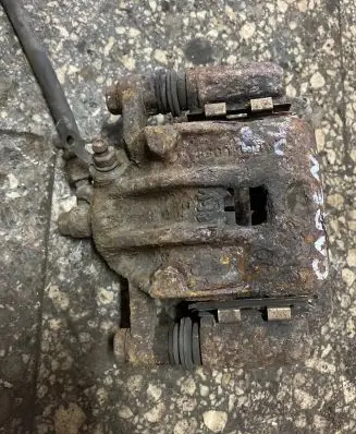 KIA Carens I Rear brake caliper