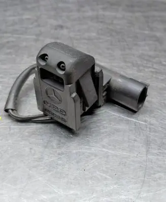 Mercedes-Benz E W211 Windshield washer spray nozzle 