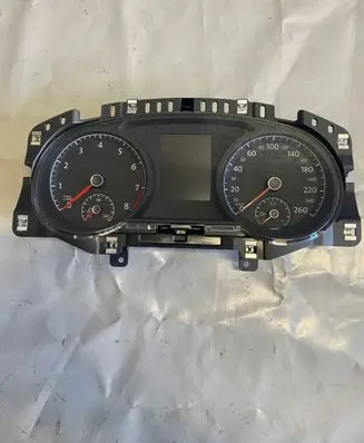 Volkswagen Golf VII Speedometer (instrument cluster) 5G1920750D
