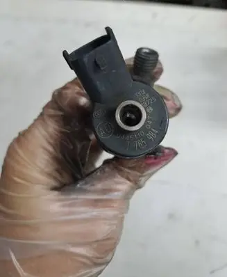 BMW 5 E39 Fuel injector 0445110047