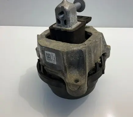 Engine mount bracket