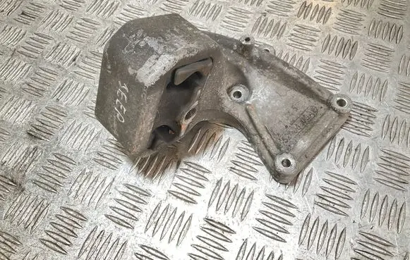 Jeep Grand Cherokee (WK) Engine mount bracket 52090308AE