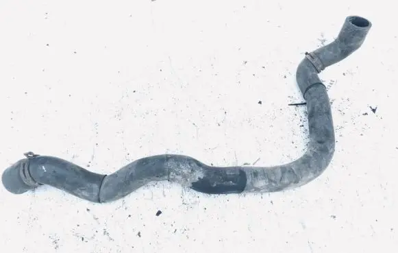 Volkswagen Golf V Engine coolant pipe/hose