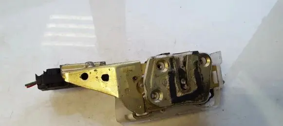 Mazda 323 F Front door lock