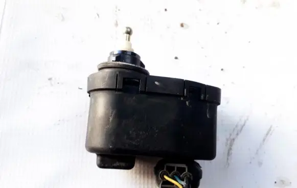 Headlight level adjustment motor