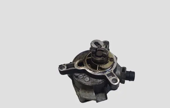 Volvo V40 Vacuum pump 31316688