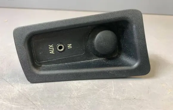 BMW 1 E81 E87 AUX in-socket connector 9110410 05116