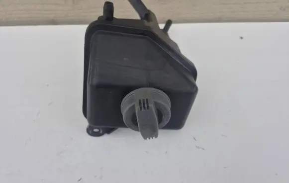 Audi A8 S8 D3 4E Power steering fluid tank/reservoir 4E0422373N