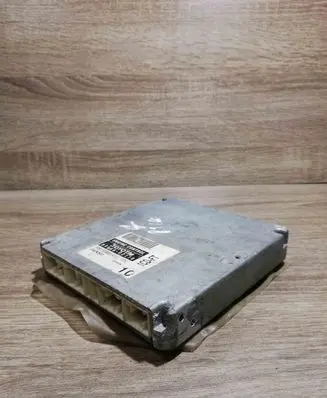 Toyota Corolla E120 E130 Engine control unit/module ECU 8966602110 MB1758005221