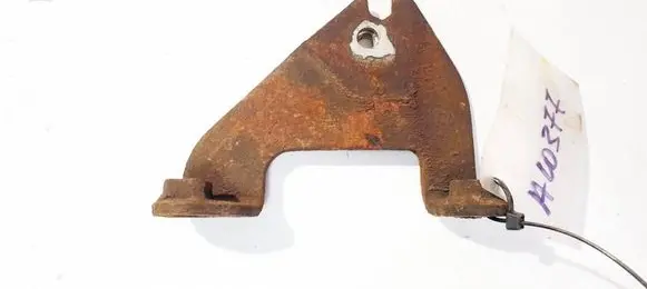 Engine mounting bracket
