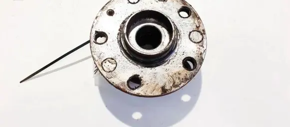 Skoda Octavia Mk2 (1Z) Front wheel hub